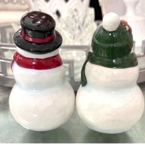 Mr and Mrs Snowmen vintage Salt & Pepper Shakers - Picture 8 of 9